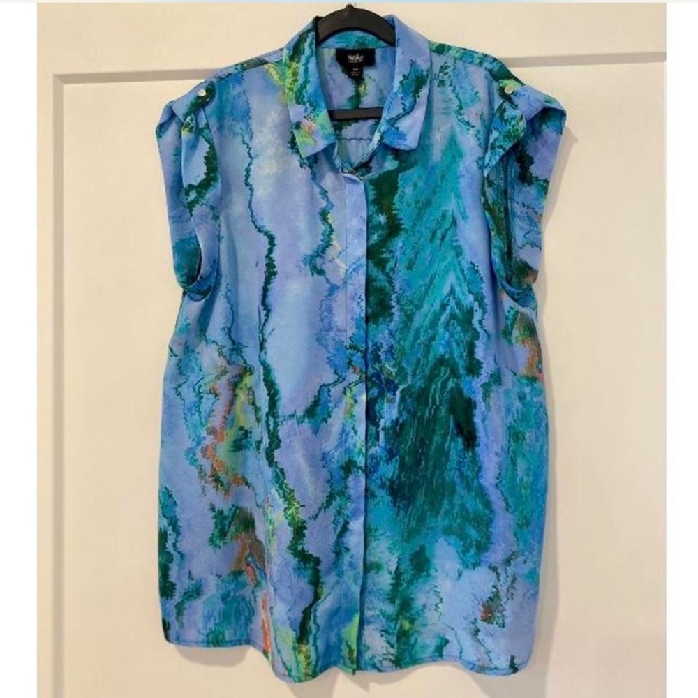 Mossimo Button-Up Short Sleeve Top with Abstract Pattern